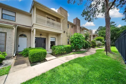 800 Country Place Dr #302, Houston, TX 77079