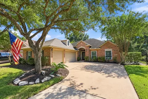 8742 Rippling Water Dr, Sugar Land, TX 77479