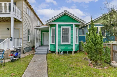 4016 Ursuline St, Galveston, TX 77550