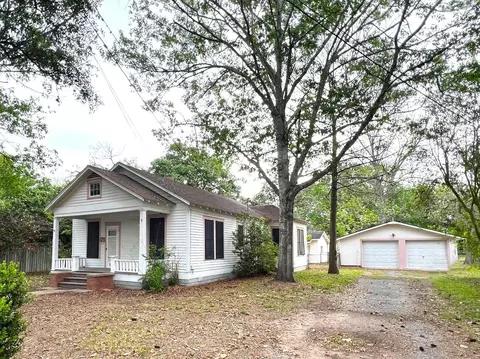 1011 Prairie St, Columbus, TX 78934