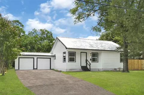Exterior - 1202 N Roberson St, Conroe, TX 77301 photo 11 of 12