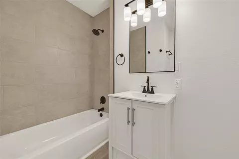 Bath - 1202 N Roberson St, Conroe, TX 77301 photo 5 of 5