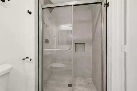 Bath - 1202 N Roberson St, Conroe, TX 77301 photo 2 of 5