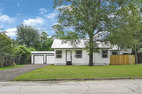 Exterior - 1202 N Roberson St, Conroe, TX 77301 photo 10 of 12