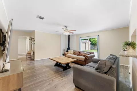 Living - 10820 Longleaf Dr, Conroe, TX 77385 photo 1 of 3