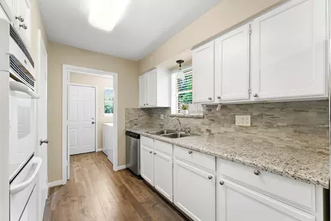 Kitchen - 10820 Longleaf Dr, Conroe, TX 77385 photo 3 of 3