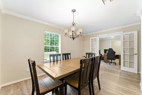 Dining - 10820 Longleaf Dr, Conroe, TX 77385 photo 3 of 3