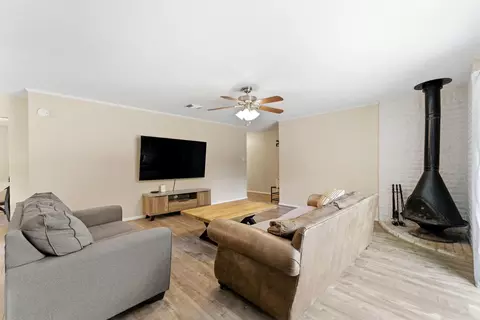 Living - 10820 Longleaf Dr, Conroe, TX 77385 photo 3 of 3