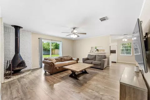 Living - 10820 Longleaf Dr, Conroe, TX 77385 photo 2 of 3