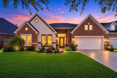 4329 S Meridian Greens Dr, Dickinson, TX 77539