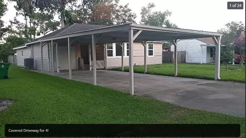 207 Farrer St, Angleton, TX 77515