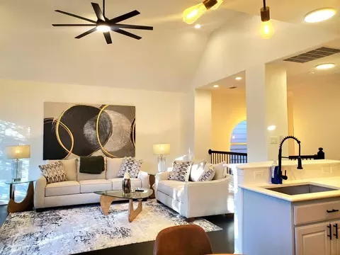 5250 Washington Ave, Houston, TX 77007