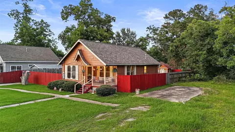 5406 1st St, Crosby, TX 77532