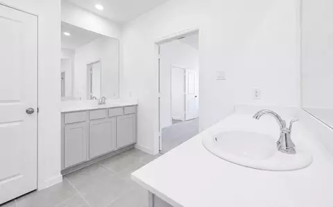 Bath - 29014 Red Loop Dr, New Caney, TX 77357 photo 1 of 5