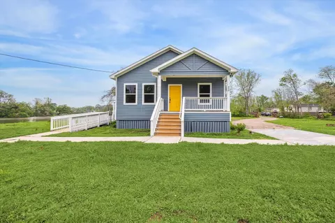 201 Smilie Rd, Angleton, TX 77515