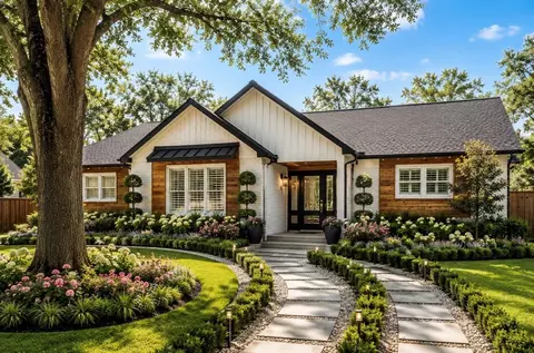 10710 Russett Dr, Houston, TX 77042
