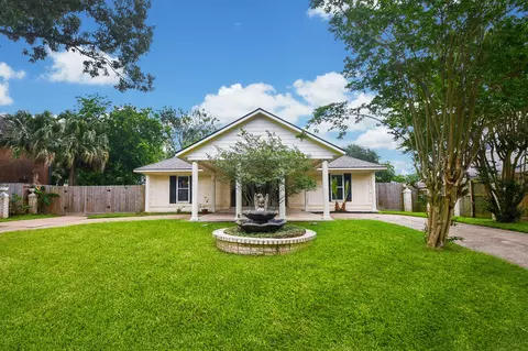 1606 W Chelsea Pl, El Lago, TX 77586