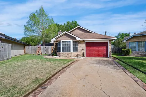 1804 Spruce Dr, Rosenberg, TX 77471