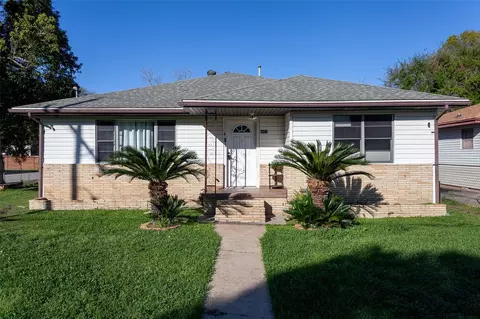 2248 7th Ave, Port Arthur, TX 77642