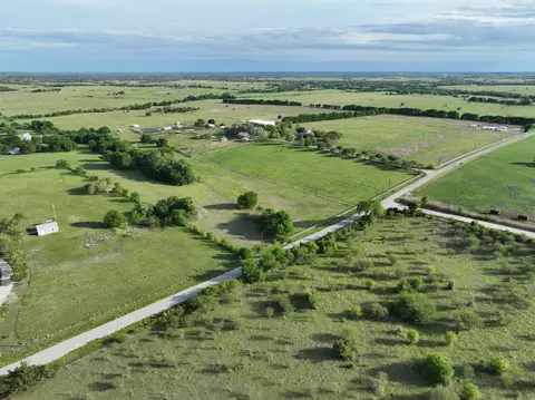 5255 Ganske Rd, Burton, TX 77835