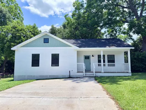 308 Lois Wright Cir, Brenham, TX 77833