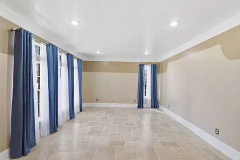 6406 Greenvale Ln, Houston, TX 77066