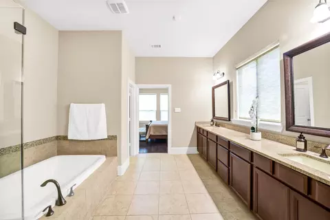 Bath - 10322 Hatcher Dr, Katy, TX 77494 photo 2 of 5