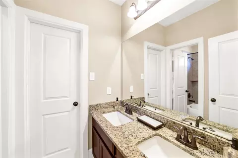 Bath - 10322 Hatcher Dr, Katy, TX 77494 photo 4 of 5