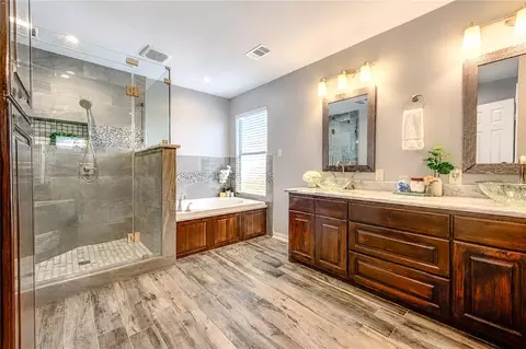 Bath - 3010 E Legends Bend Dr, Spring, TX 77386 photo 1 of 5