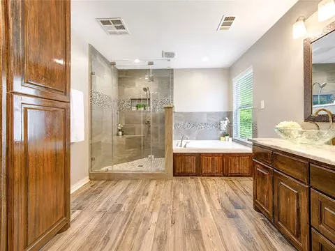Bath - 3010 E Legends Bend Dr, Spring, TX 77386 photo 4 of 5