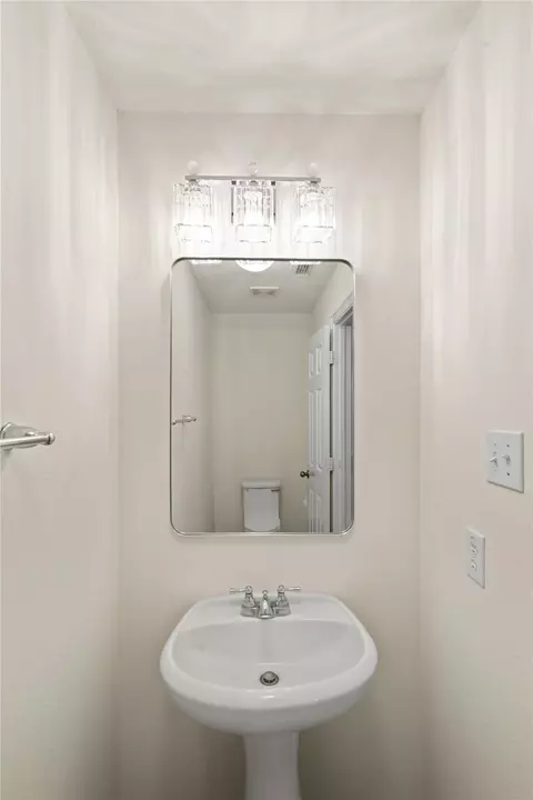 Bath - 43 N Scribewood Cir, Spring, TX 77382 photo 1 of 4