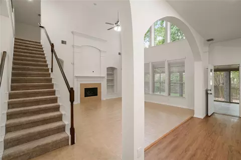 Living - 43 N Scribewood Cir, Spring, TX 77382 photo 2 of 6