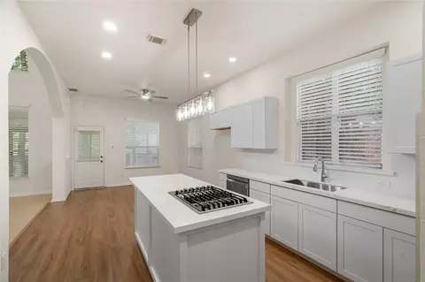 Kitchen - 43 N Scribewood Cir, Spring, TX 77382 photo 1 of 2
