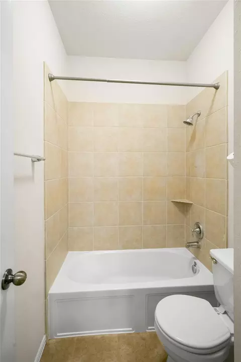 Bath - 43 N Scribewood Cir, Spring, TX 77382 photo 3 of 4