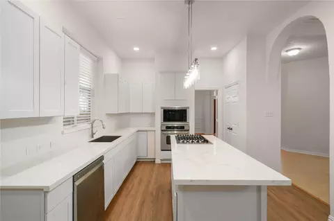 Kitchen - 43 N Scribewood Cir, Spring, TX 77382 photo 2 of 2