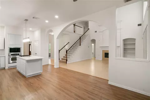 Living - 43 N Scribewood Cir, Spring, TX 77382 photo 4 of 6