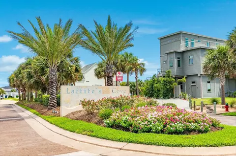 3654 Foremast Dr, Galveston, TX 77554