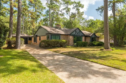 1915 Seven Oaks Dr, Kingwood, TX 77339