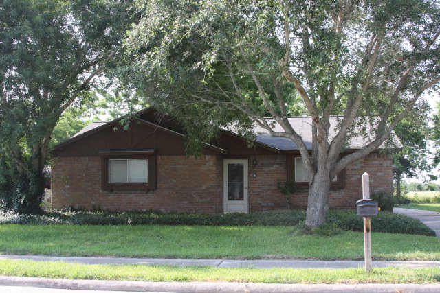 253 Bastrop St, Angleton, TX 77515 photo 1