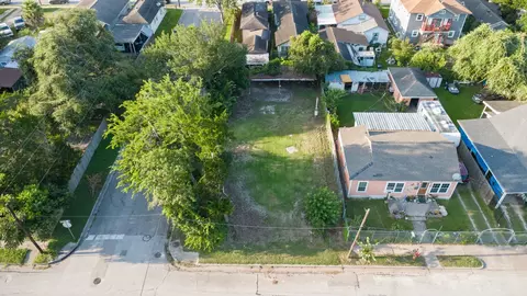 200 E Defee Ave, Baytown, TX 77520