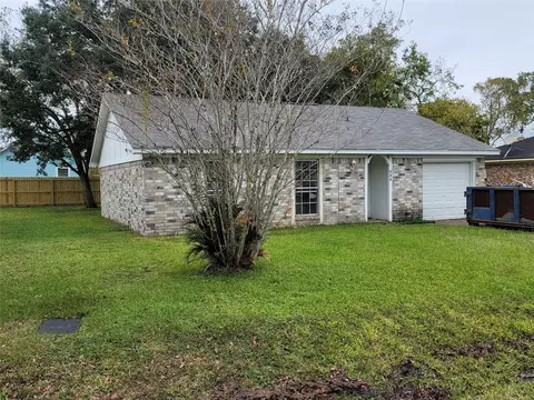 434 Long St, West Columbia, TX 77486