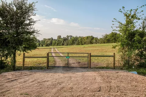 2745 Happy Hollow Rd, Brenham, TX 77833