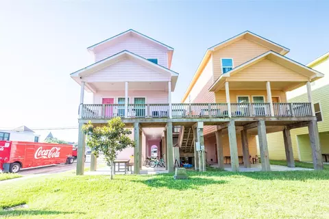 915 Moody Ave, Galveston, TX 77550