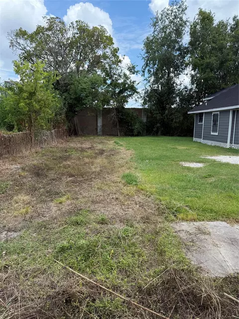 2008 Brackenridge St, Houston, TX 77026