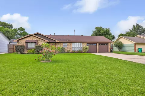 117 Tanglewood St, Baytown, TX 77520