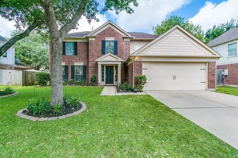 4004 Spring Branch Dr E, Pearland, TX 77584