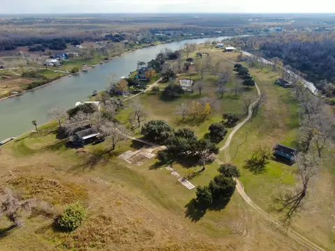 596 Exotic Isle St, Matagorda, TX 77457
