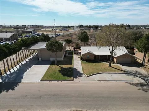 1015 E 1017 E Tascosa Ave, Kermit, TX 79745