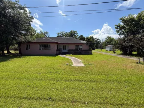 611 Live Oak St, Jones Creek, TX 77541