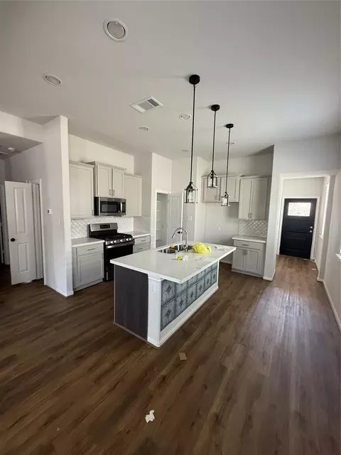 Kitchen - 414 Alex Arbor Way, Conroe, TX 77301 photo 1 of 2